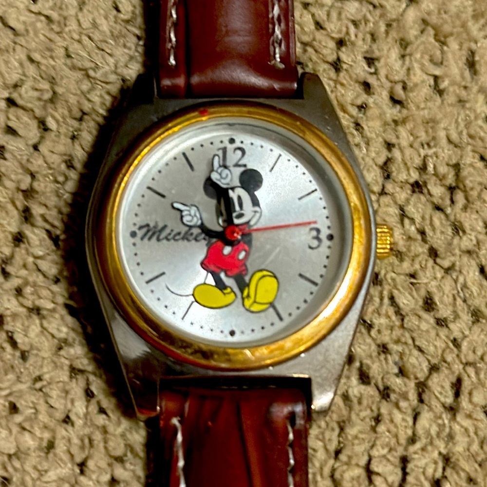 Disney Mickey Mouse Arms Watch MCK 613 With Brown Band WORKING, new like